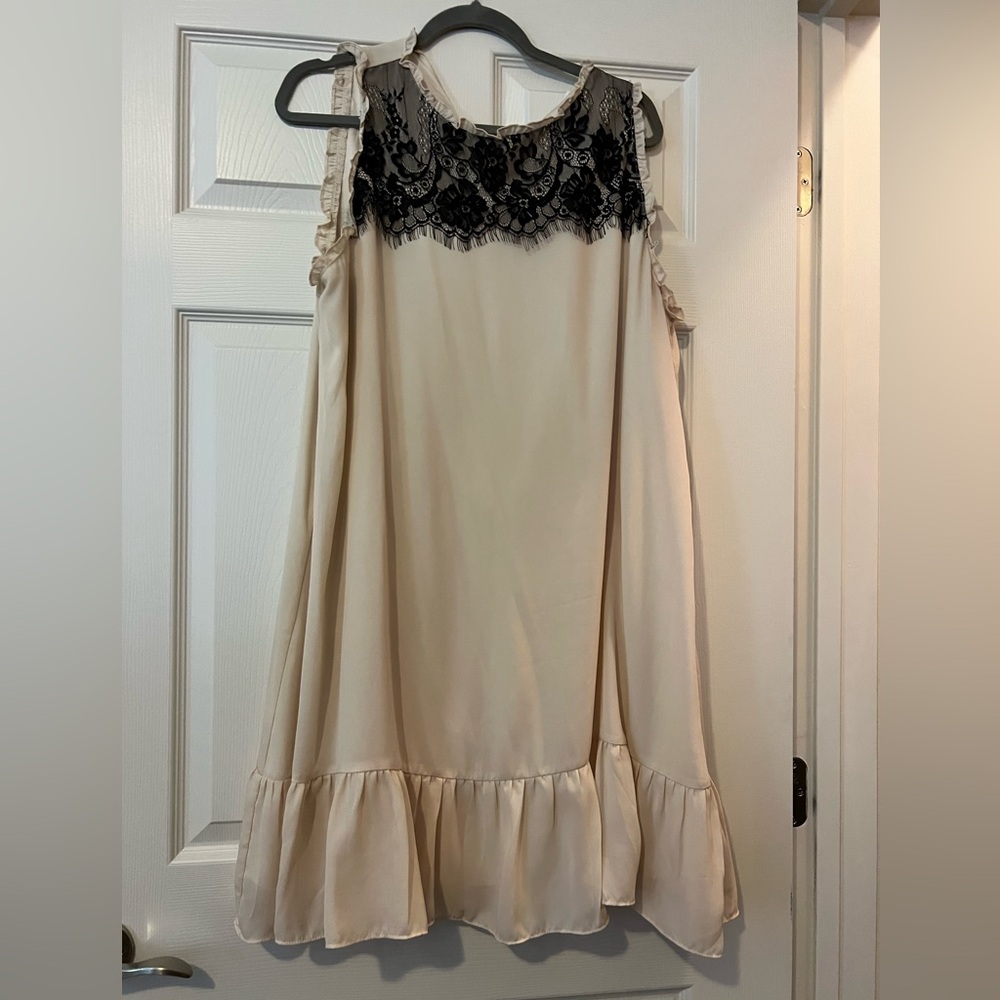 1X Sleeveless Cream Dress with Black Lace Appliqué and Ruffle Hem